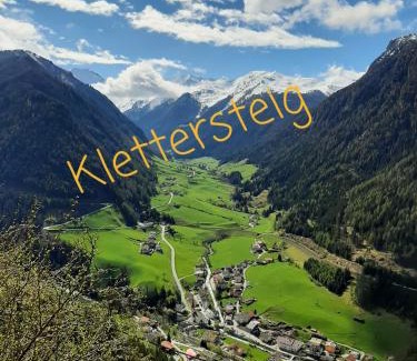 Vals Appartement | Ferienwohnung Eller 79