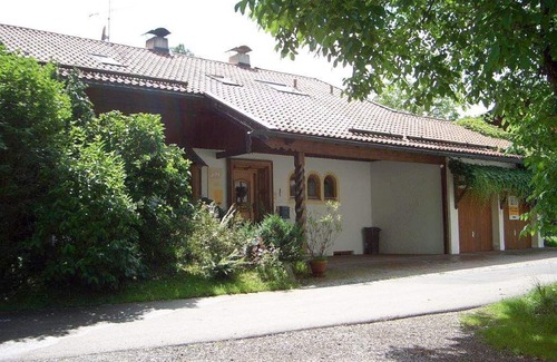 Frasdorf Appartement | Ferienwohnung für 2 Personen, 32 qm, ebenerdig, Wohn/Schlafraum kombiniert, TV, W-Lan, Terrasse, Gartenmöbel