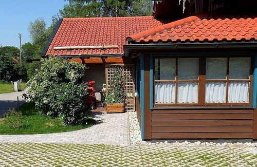 Frasdorf Appartement | Ferienwohnung für 2 Personen, 32 qm, ebenerdig, Wohn/Schlafraum kombiniert, TV, W-Lan, Terrasse, Gartenmöbel