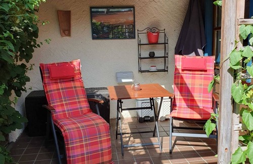 Frasdorf Appartement | Ferienwohnung für 2 Personen, 32 qm, ebenerdig, Wohn/Schlafraum kombiniert, TV, W-Lan, Terrasse, Gartenmöbel