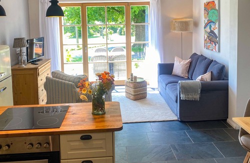 Kenz-Kustrow Appartement | Ferienwohnung Feldhase - Gutshaus Kranichflug