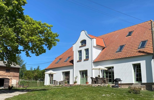 Kenz-Kustrow Appartement | Ferienwohnung Feldhase - Gutshaus Kranichflug