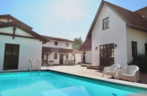 Dargun Appartement | Ferienwohnung Gotland Alte Schule Barlin Mecklenburg Pool