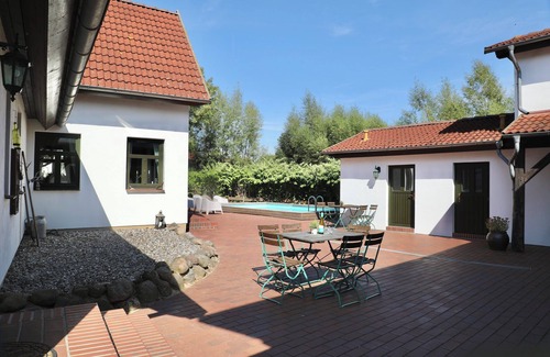 Dargun Appartement | Ferienwohnung Gotland Alte Schule Barlin Mecklenburg Pool