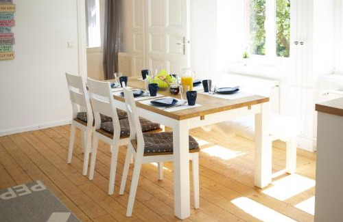 Bad Wildungen Appartement | Ferienwohnung Hufelandstern bis 7 Personen - mit E-Ladesäule!