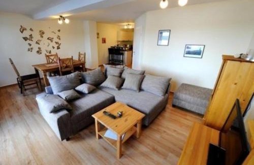 Neukloster Appartement | Ferienwohnung im Landschaftsschutzgebiet, mit Dachzimmer und Terrasse zum See mit hauseigenem Bade-Steg