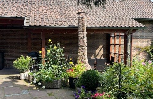Bad Pyrmont Appartement | Ferienwohnung im Obstgarten - apartment/apartment, shower, WC, terrace