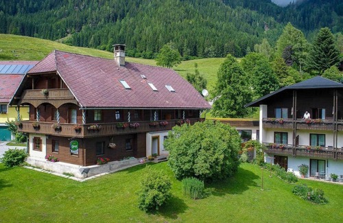Gnesau Sonnleiten Appartement | Ferienwohnung Kaiserburg - Pension & Ferienwohnung Sonnleiten