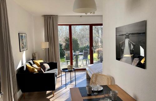 Gustow Appartement | Ferienwohnung-Klaus-Stoertebeker-mit-Sonnenterrasse-Garten-zwischen-Strand-Wald-und-Wiese