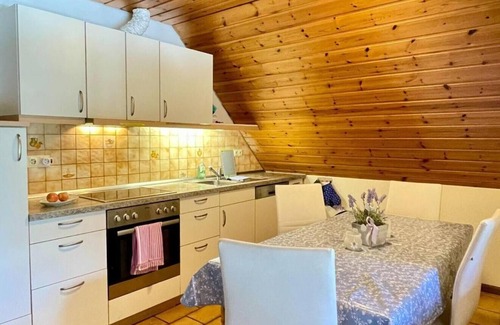 Kirchzarten Appartement | Ferienwohnung Lavendel mit 85qm, 1 Schlafzimmer, 1wohn-schlafbereich, Max. für 6 Personen