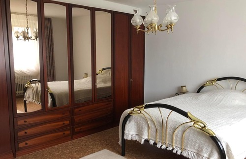 Kausen Appartement | Ferienwohnung Loosen - Appartement/fewo, Dusche und Badewanne, 1 Schlafra