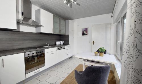 Mainz-Bingen Appartement | Ferienwohnung Märchenhain mit 2 Bädern und Rheinblick