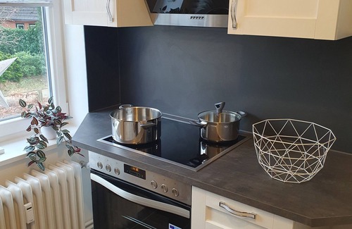 Moelln Appartement | Ferienwohnung mit Kamin, Balkon, Boxspringbett, 3 Personen, See-und Waldnähe