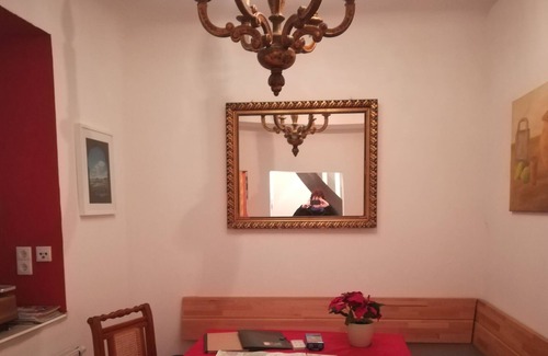 Karlstadt Appartement | Appartement avec grand balcon donnant sur l'église paroissiale