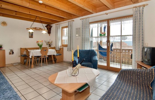 Zwieselberg Appartement | Ferienwohnung mit Terrasse und Reitplatz