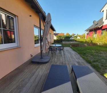 Wasserlos Appartement | Ferienwohnung mit Terrasse am Rosengarten