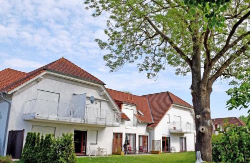Gustow Maison | Ferienwohnung mit Terrasse