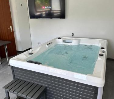 Glindfeld Appartement | Ferienwohnung mit Whirpool und Fasssauna - Medebach