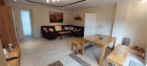 Godelheim Appartement | Ferienwohnung MW 1b 82m2 Höxter Weserbergland Weser inkl 2 Terrassen Wäsche und Endreinigung Self CheckIn