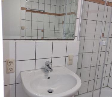 Godelheim Appartement | Ferienwohnung MW 1b 82m2 Höxter Weserbergland Weser inkl 2 Terrassen Wäsche und Endreinigung Self CheckIn