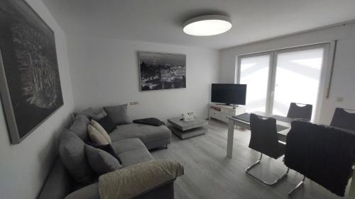 Godelheim Appartement | Ferienwohnung MW 4a bis72 m2 Höxter Weserbergland Weser 1-2P 1SZi mBad 3-4P 2SZi m2Bäder Terrasse Wäsche Endreinigung Self CheckIn