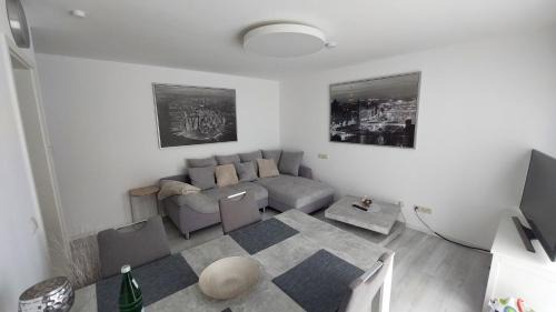 Godelheim Appartement | Ferienwohnung MW 4a bis72 m2 Höxter Weserbergland Weser 1-2P 1SZi mBad 3-4P 2SZi m2Bäder Terrasse Wäsche Endreinigung Self CheckIn
