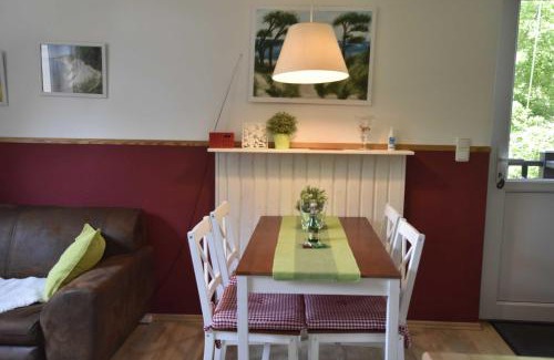 Blowatz Appartement | Ferienwohnung OG im roten Haus am Ostsee Radweg OVS 103
