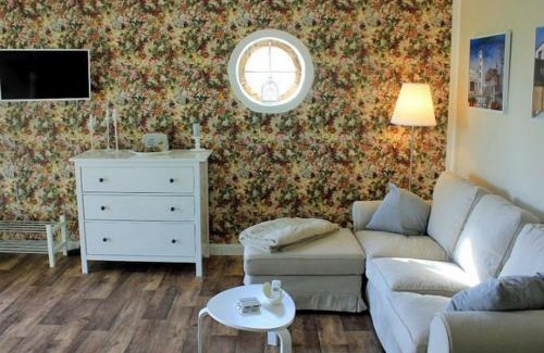 Velgast Appartement | Ferienwohnung Rosengarten am Pfarrgarten Starkow