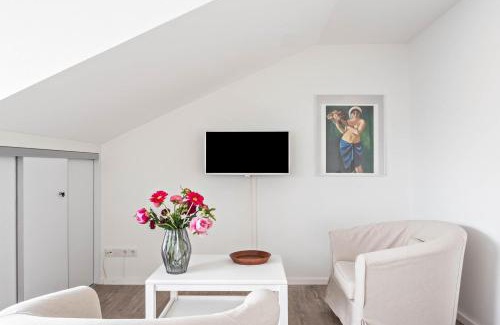 Petershausen-West Appartement | Ferienwohnung Rosenrot am See