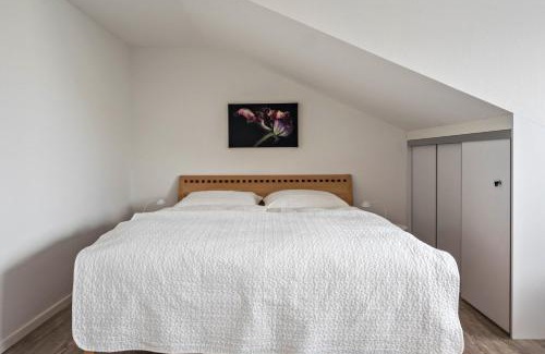 Petershausen-West Appartement | Ferienwohnung Rosenrot am See