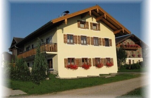 Kirchanschoring Appartement | Ferienwohnung Staufen, 50 qm, 2 Schlafzimmer, 4 Personen, Nichtraucher, Balkon mit Bergblick, Obergeschoß