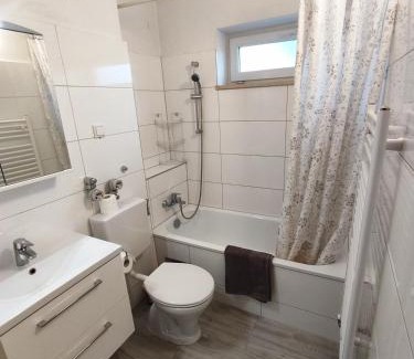 Freilassing Appartement | Ferienwohnung Sonnenfeld mit Gartenblick