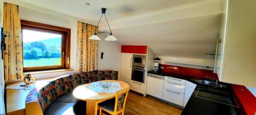 Schwaz Appartement | Ferienwohnung Sonnwendhof "Inntalblick" im Dachgeschoss