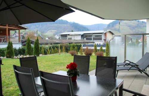 Untermunstertal Appartement | Ferienwohnung Sterzl mit Terrasse im Münstertal