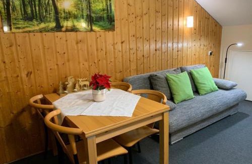 Rappele Appartement | Ferienwohnung Waldbaden im Haus Falkenberg