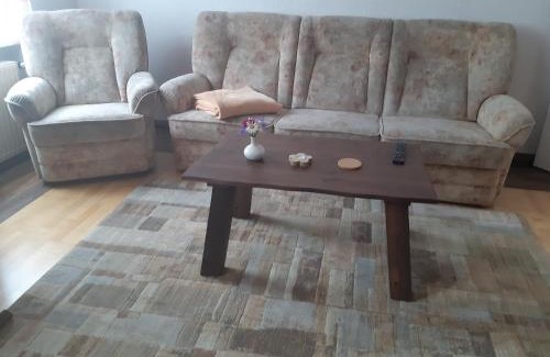 Aue Appartement | Ferienwohnung Weiß