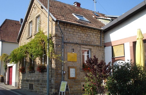 Maikammer Appartement | Holiday apartment Weingut Alfred Schwaab - Apartment, bath, toilet, 1 bedroom