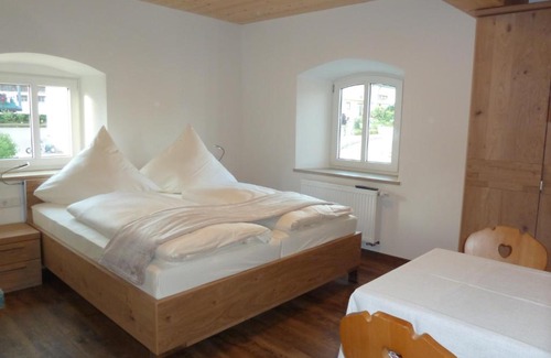 Riedenburg Appartement | Ferienwohnung zum Dorfwirt