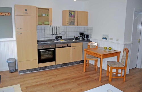 Altefaehr Appartement | Ferienwohnungen am Wald mit Strand