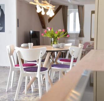 Merzig Appartement | Ferienwohnungen Stadt Merzig Appartement Piatti und Appartement Bücherliebe