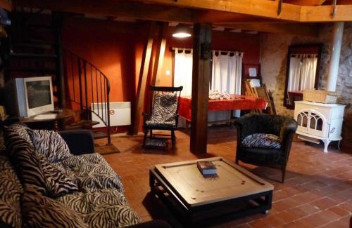 Beaune-d'Allier Maison | Fermette rénovée avec charme, 4 chambres, jardin, poêle bois, internet, animaux acceptés - FR-1-489-246