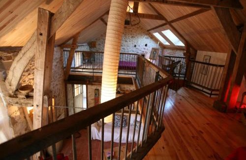 Beaune-d'Allier Maison | Fermette rénovée avec charme, 4 chambres, jardin, poêle bois, internet, animaux acceptés - FR-1-489-246