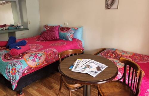 Horse Creek Cabine | Fern's Miners Rest Cabin 3, Qb plus Sb, A/C pet friendly