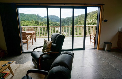 Tararua Forest Park Maison | Fern Valley Cabin - Native Bush Retreat in Otaki Gorge