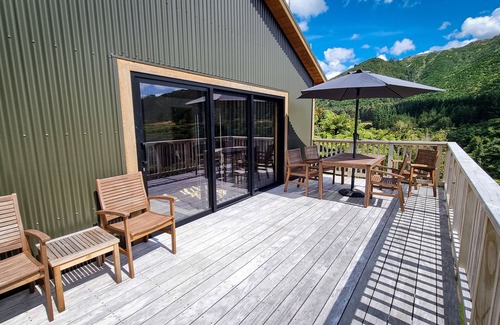 Tararua Forest Park Maison | Fern Valley Cabin - Native Bush Retreat in Otaki Gorge