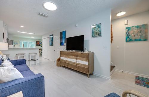 Fernandina Beach Maison | Fernandina Beach Townhome with Patio Walk to Beach!