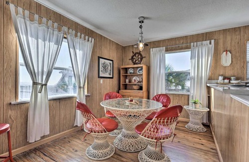 Fernandina Beach Maison | Fernandina Cottage with Deck and Direct Beach Access!
