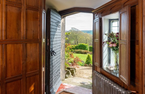 Kildwick Maison | FERNHILL CASTLE, family friendly, luxury holiday cottage in Skipton