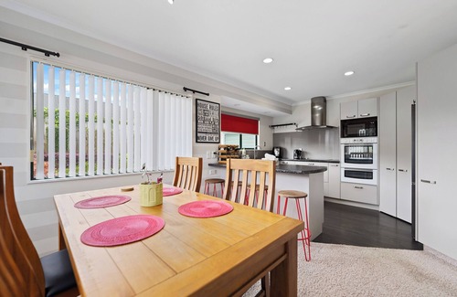 Welcome Bay Maison | Fernwood Escape - Tauranga Holiday Home