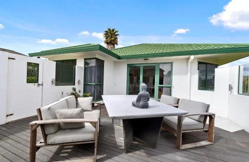 Welcome Bay Maison | Fernwood Escape - Tauranga Holiday Home